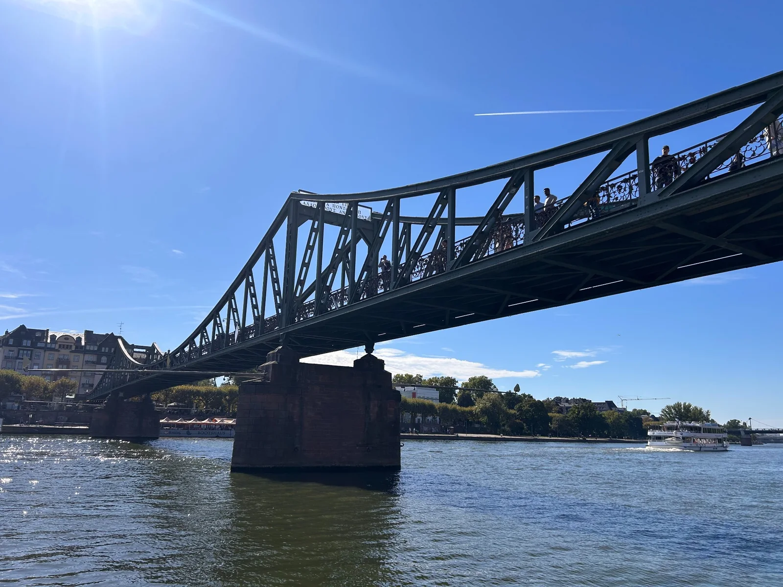 Steel structure and walkers on the Eiserner Steg above the Main
